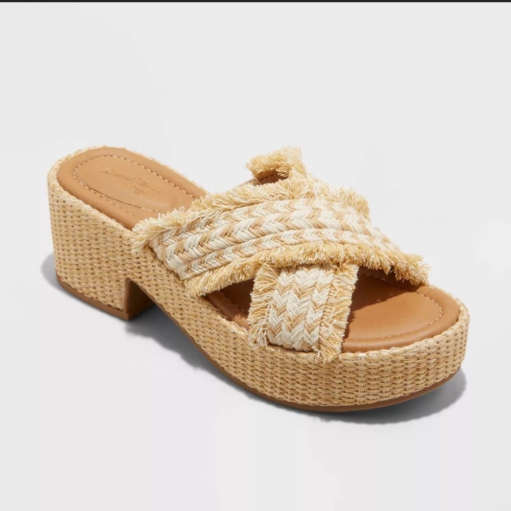 🎁Universal Thread Sally platform sandals NWOT